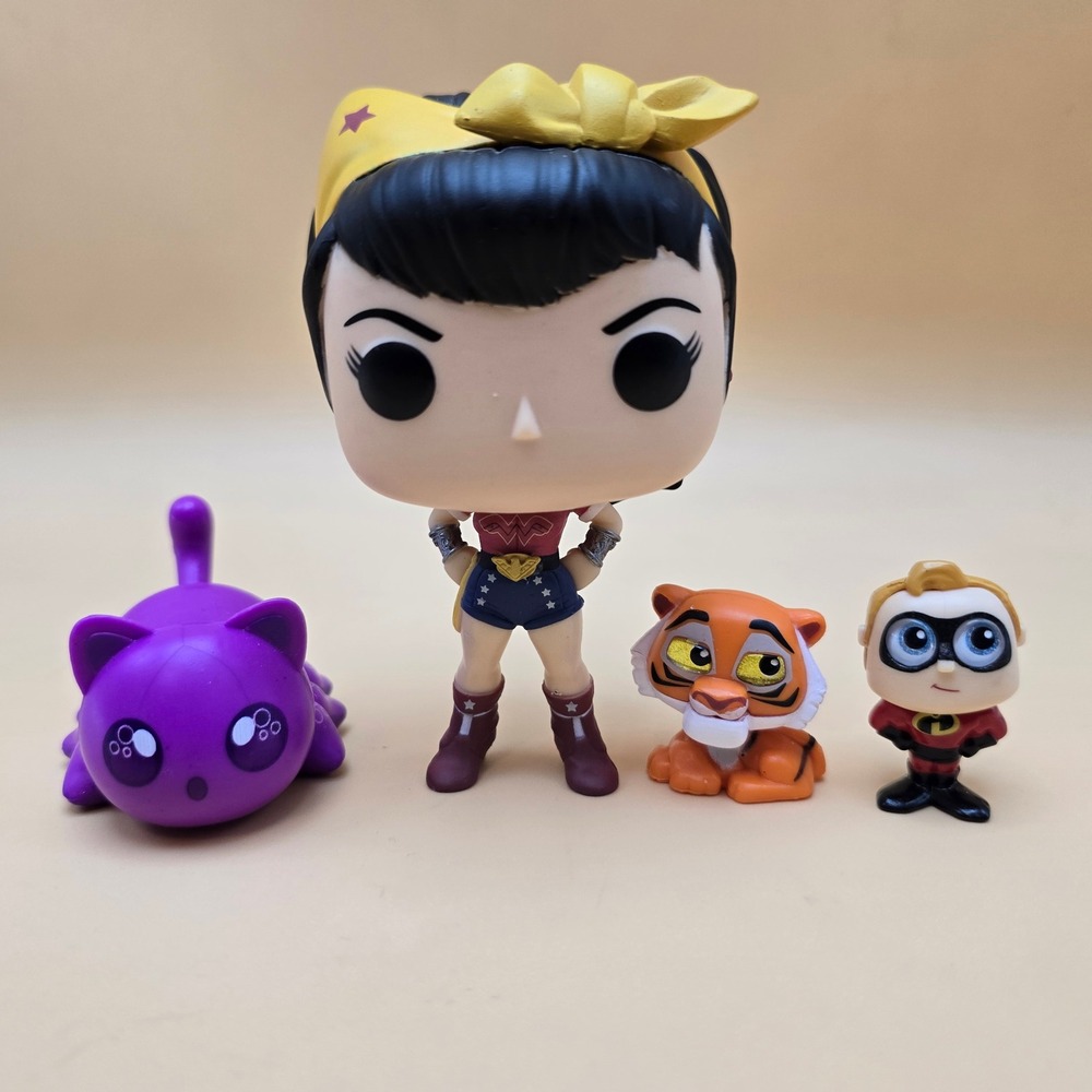 Disney Doorables Funko Pop Wonder‎ Woman Mr. Incredible Shere Khan Set of 4